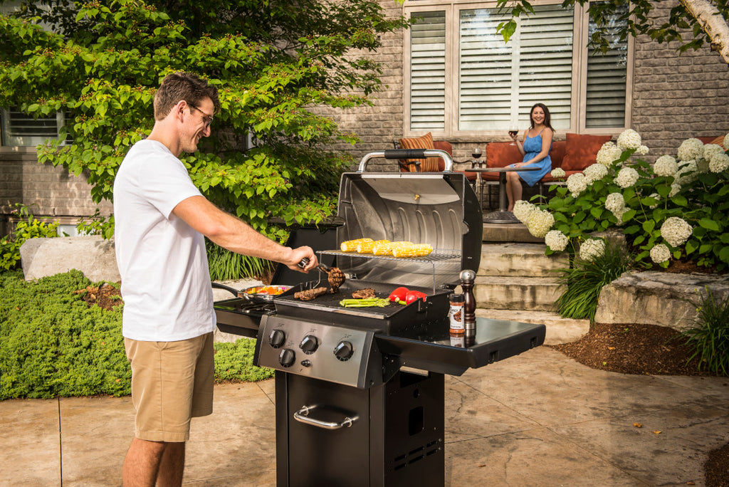 Broil King Royal 340 + Side Burner (steel shelves) BritishGrill