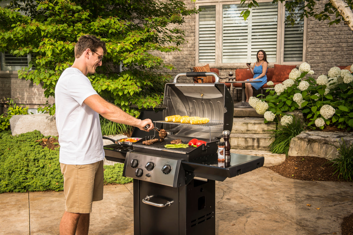 Broil King Royal 340 + Side Burner (steel shelves) BritishGrill