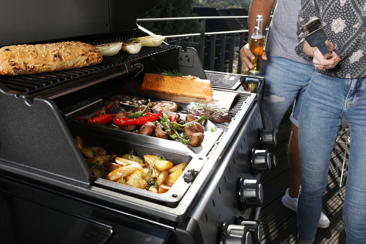 Broil King Crown 490 - 4 main burners + side burner + rotis + cab Amsterdam Style