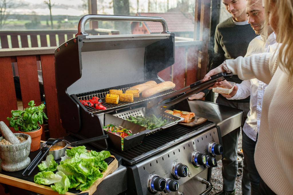 Broil King Baron S 490 IR - 4 Main burners + IR Side Burner, R/Burner & Rotis BritishGrill