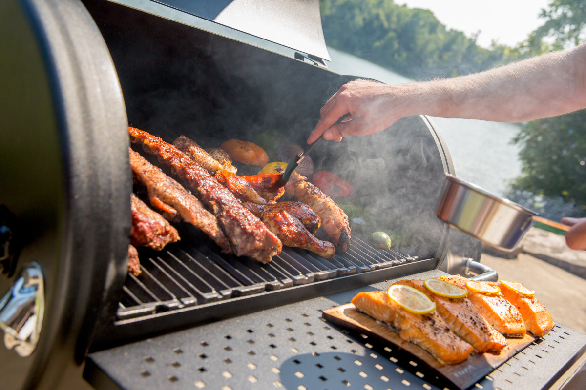 Broil King Regal Charcoal Grill 500 Smoker BritishGrill