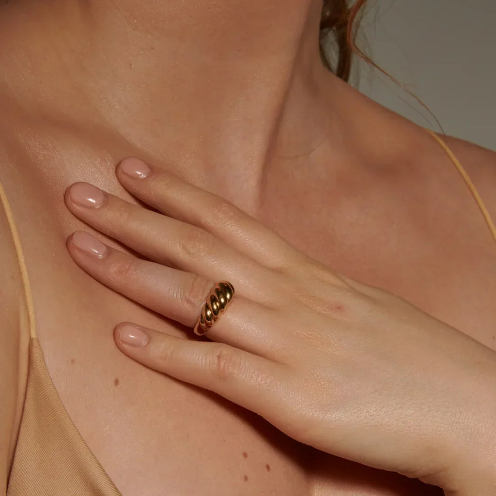 Eleanor Twisted Ring Winsleyco