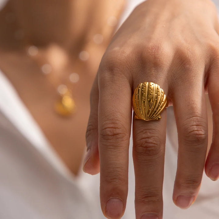 Nellie Shell Ring Amsterdam Style