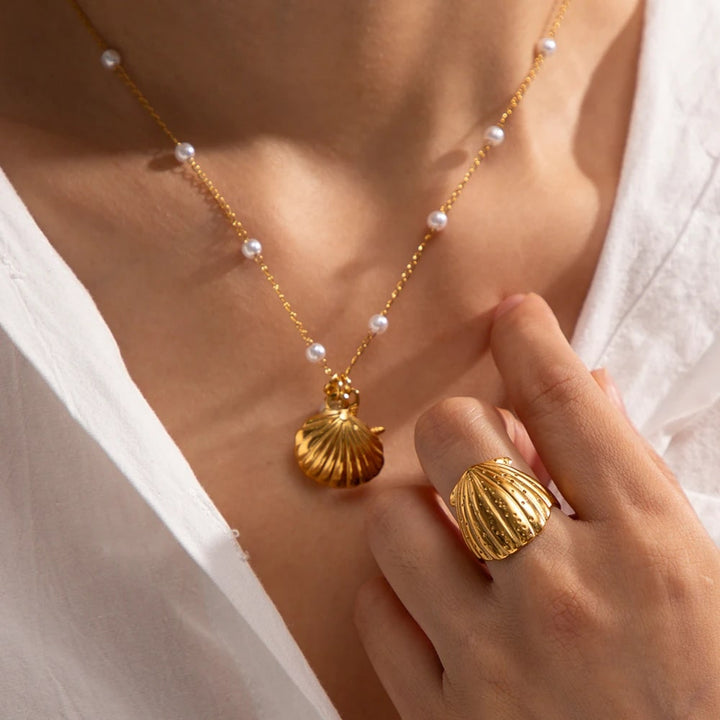 Nellie Shell Ring Amsterdam Style