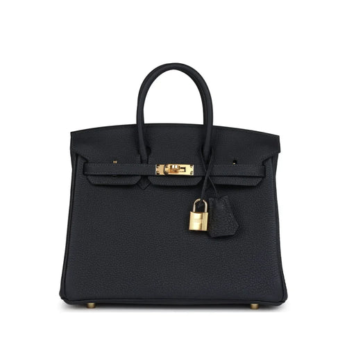 Stylish Adela handbag made of luxurious calfskin leather. 2