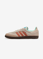 Adidas Samba OG Clay Strata Sporty sneakers in brown suede.