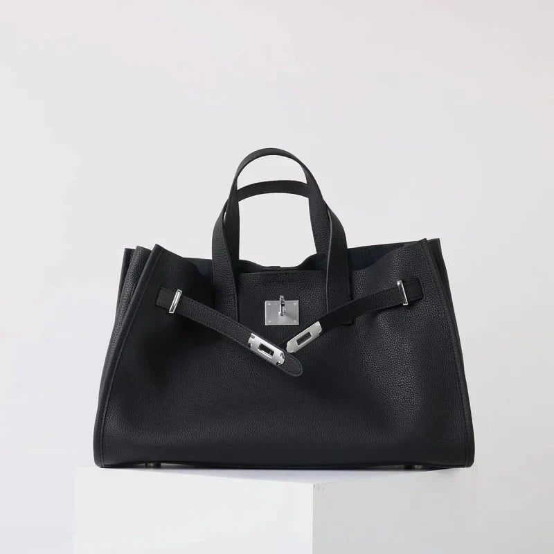 Aurelia Elegant Handbag made of premium calfskin leather.