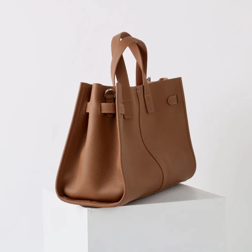 Aurelia Elegant Handbag made of premium calfskin leather. 18