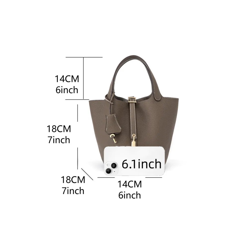 Stylish Averly bucket bag in calfskin togo leather. 12