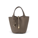 Stylish Averly bucket bag in calfskin togo leather. 2