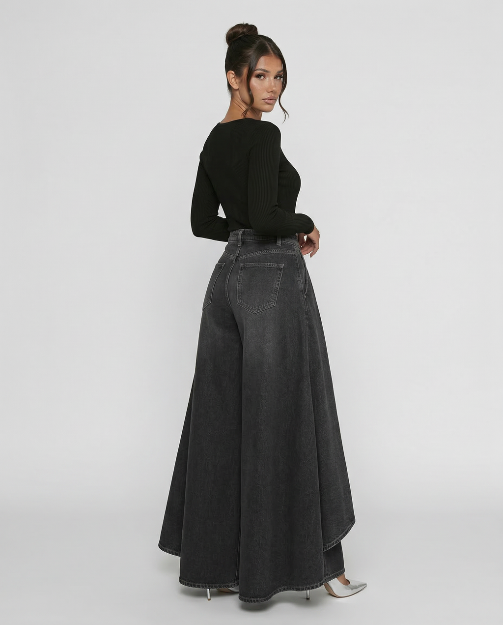 Stylish high waist wide jeans for women, perfect for casual and elegant looks. 12