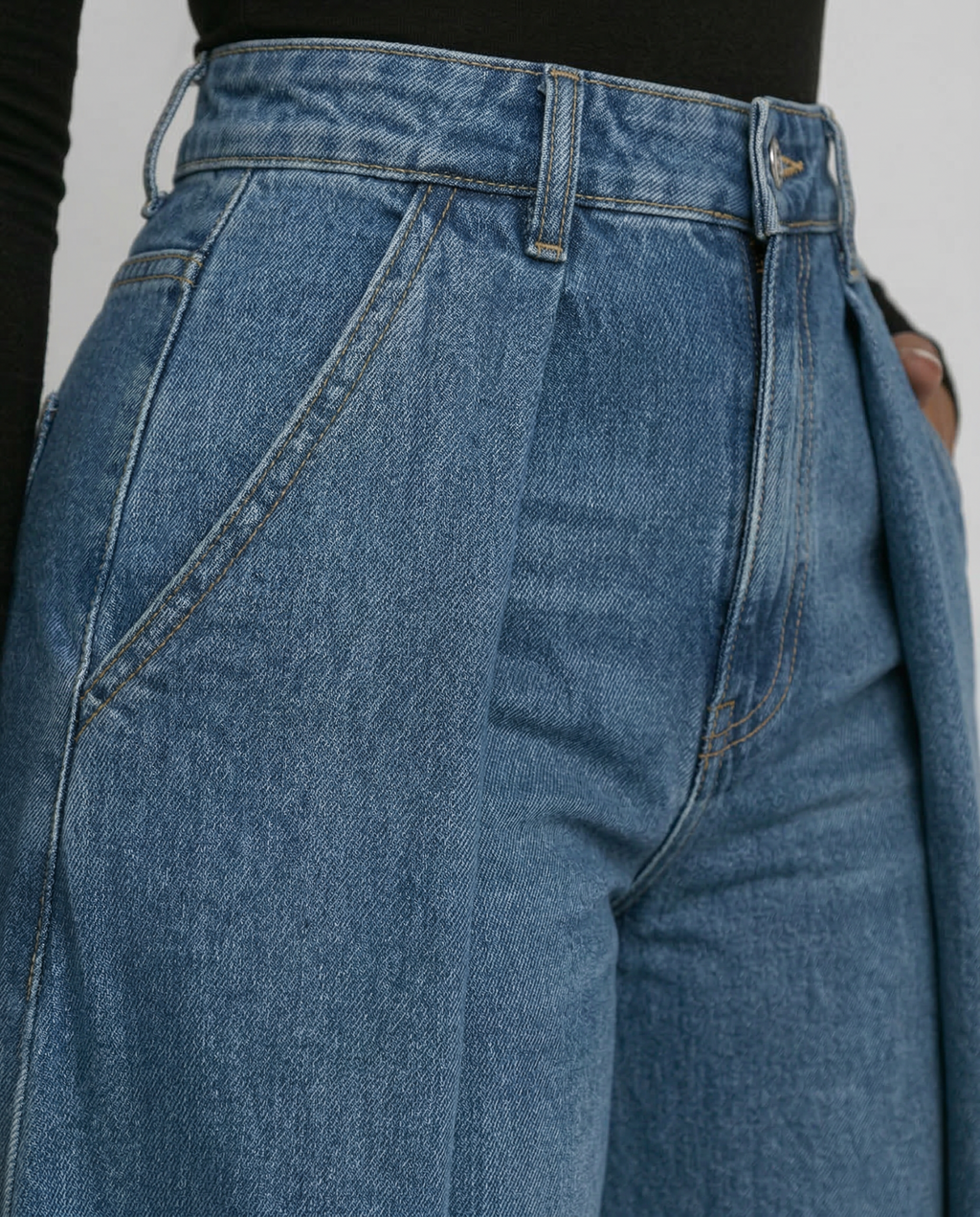 Stylish high waist wide jeans for women, perfect for casual and elegant looks. 4