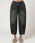 Patsy tapered jeans in black with elastic waistband for women.
