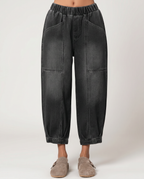 Patsy tapered jeans in black with elastic waistband for women.