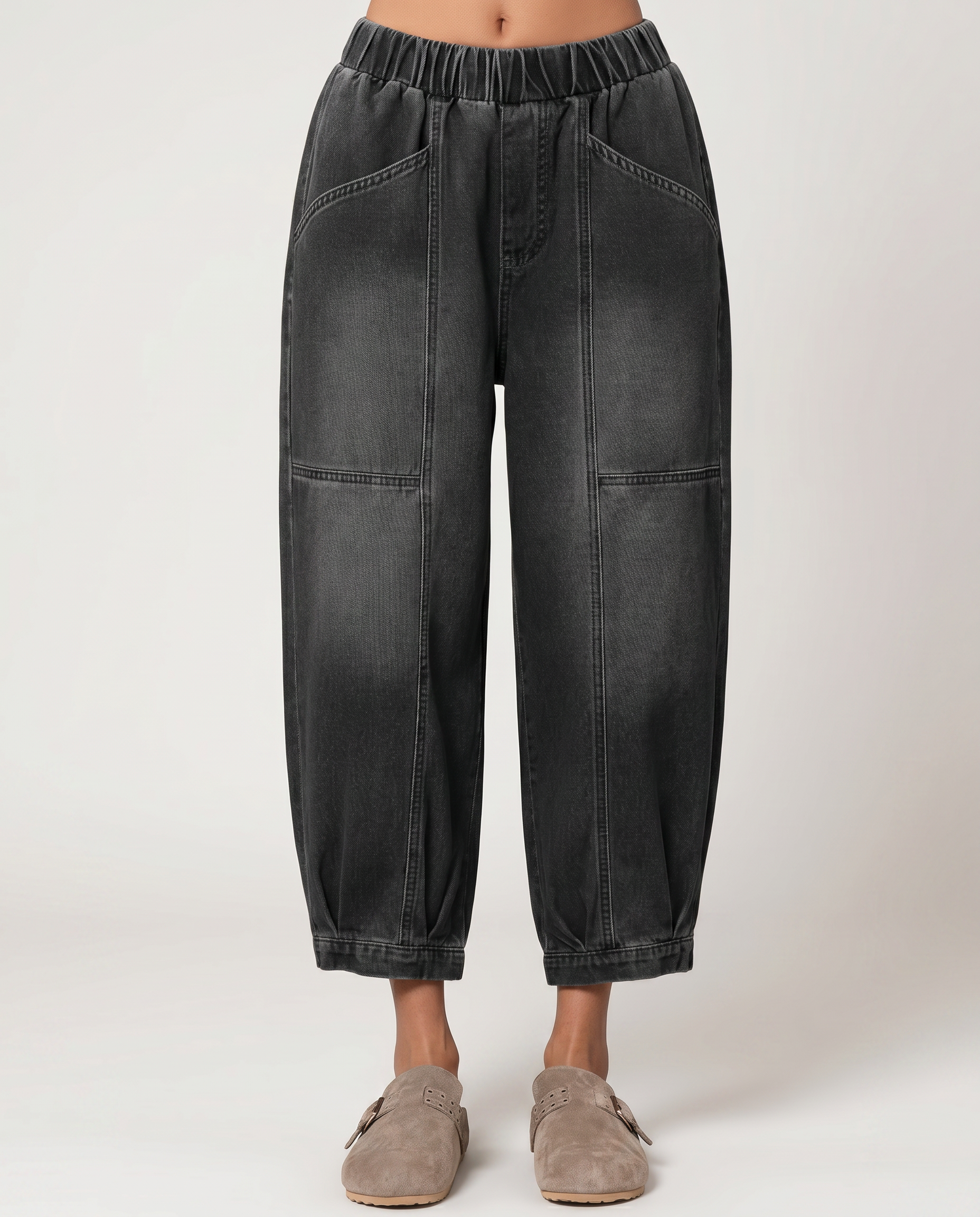 Patsy tapered jeans in black with elastic waistband for women.