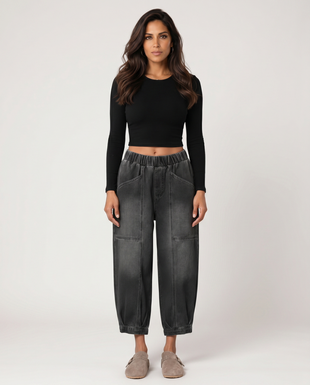 Patsy tapered jeans in black with elastic waistband for women. 4
