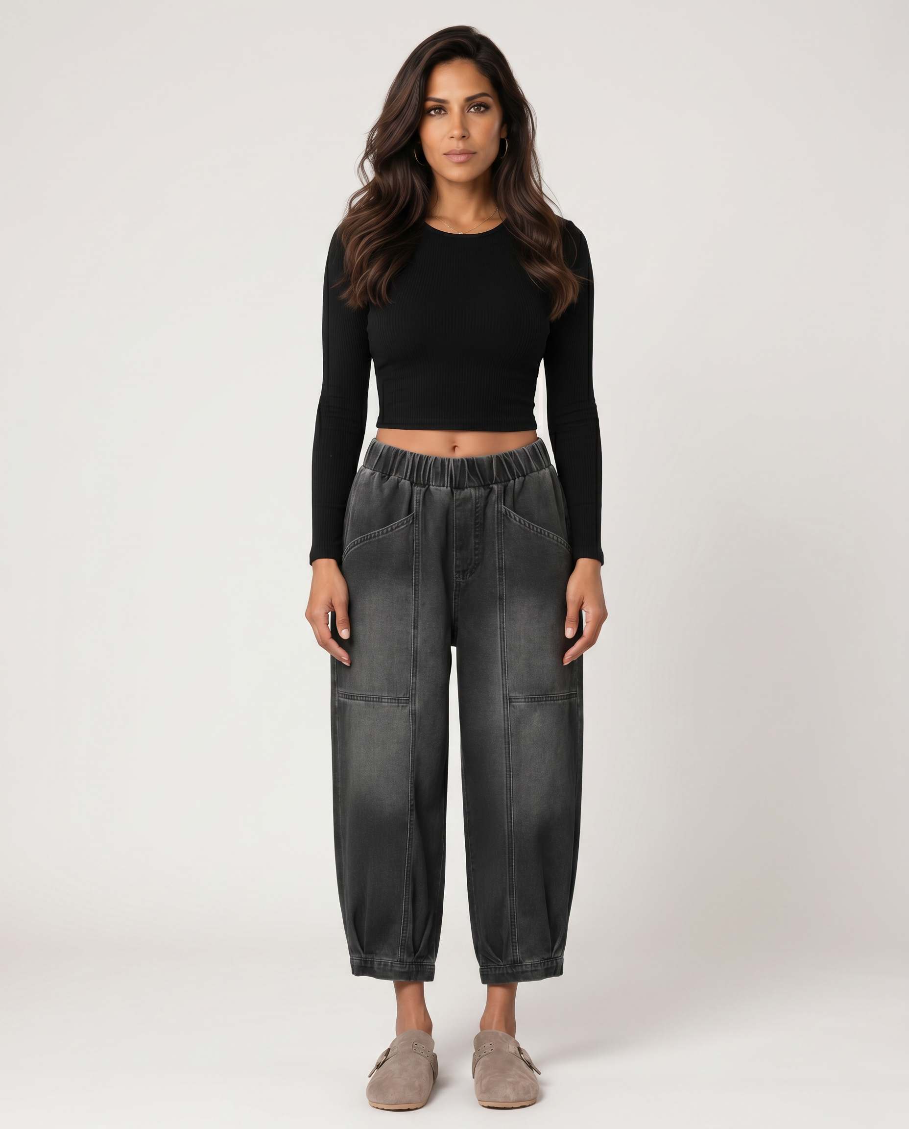 Patsy tapered jeans in black with elastic waistband for women. 4