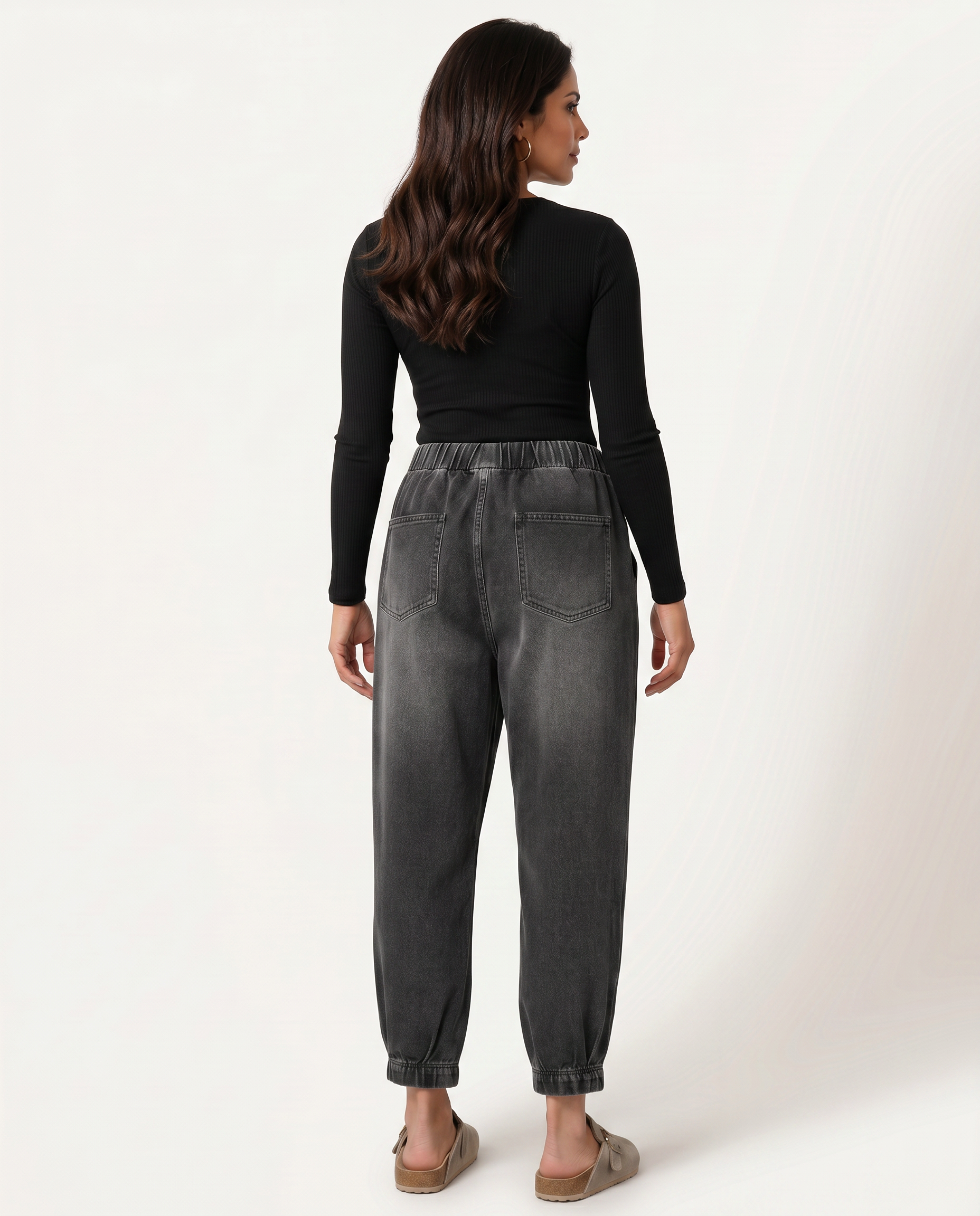 Patsy tapered jeans in black with elastic waistband for women. 5