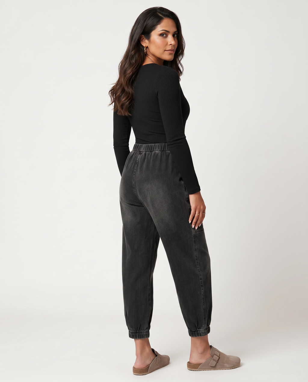 Patsy tapered jeans in black with elastic waistband for women. 6
