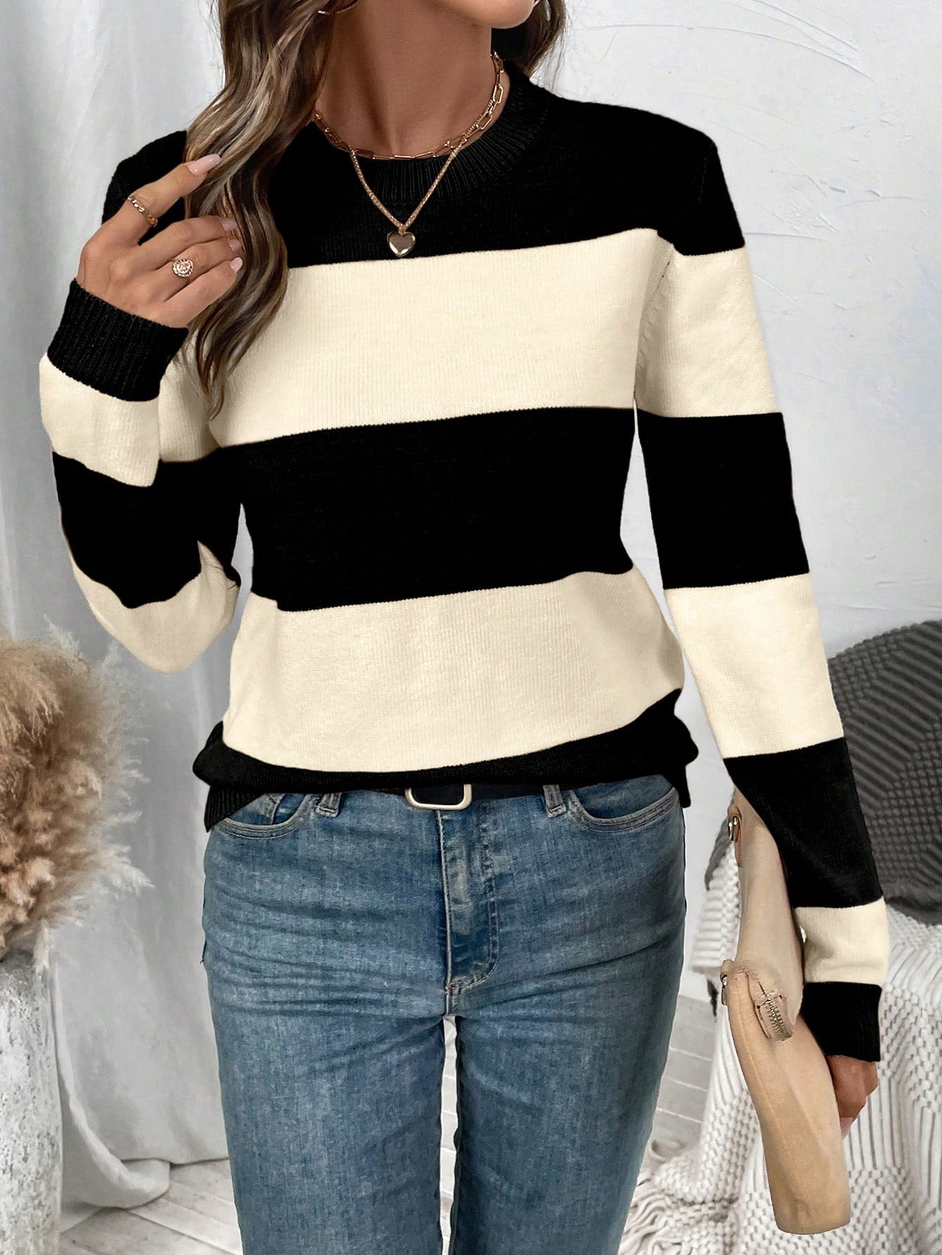 Elegant striped women's sweater with round neckline and long sleeves. 10