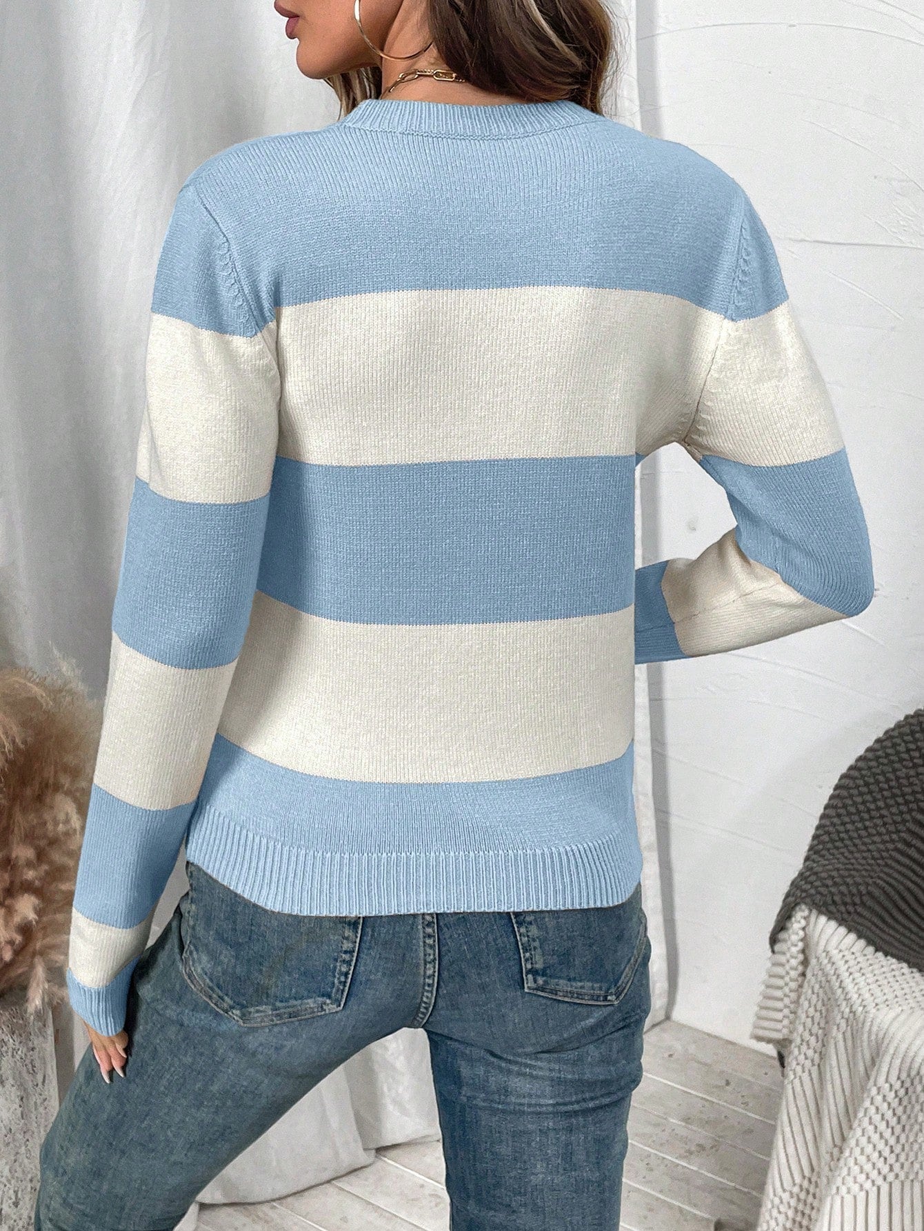Elegant striped women's sweater with round neckline and long sleeves. 5