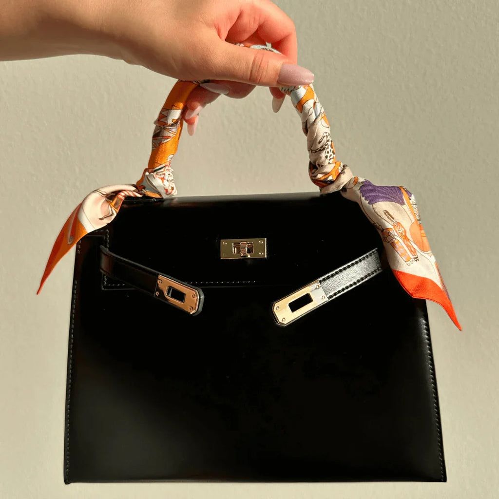 Vanessa Elegant mini handbag in burgundy and black leather. 7