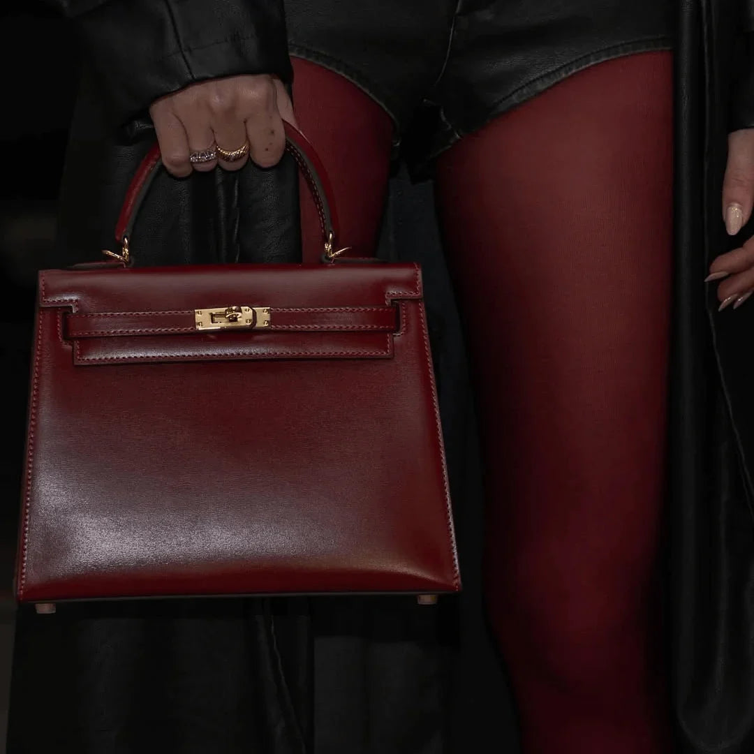 Vanessa Elegant mini handbag in burgundy and black leather. 8