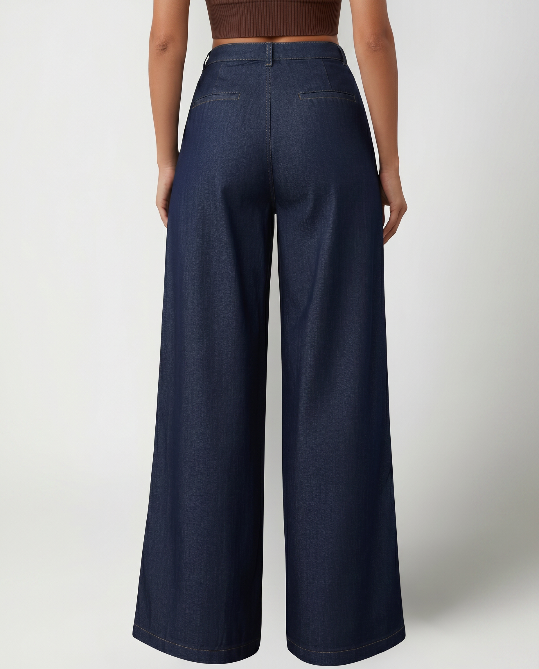 Stylish wide jeans for women in navy blue denim. 2