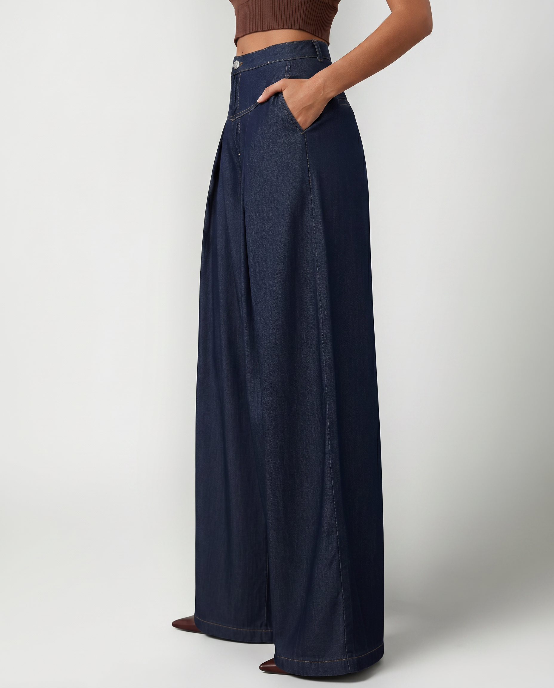 Stylish wide jeans for women in navy blue denim. 3
