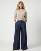 Stylish wide jeans for women in navy blue denim. 4