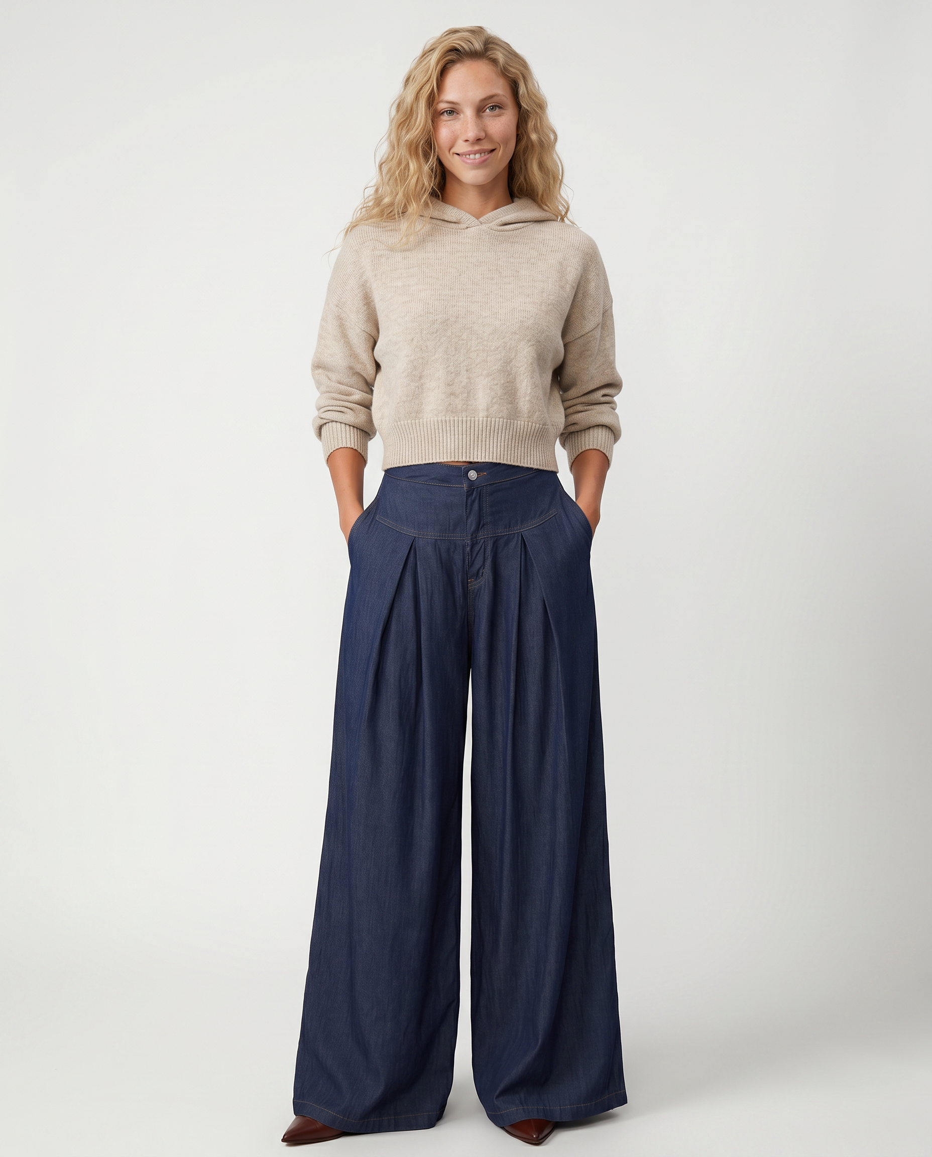 Stylish wide jeans for women in navy blue denim. 4