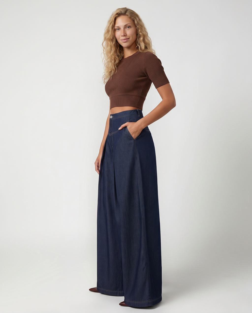 Stylish wide jeans for women in navy blue denim. 6