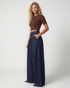 Stylish wide jeans for women in navy blue denim. 6