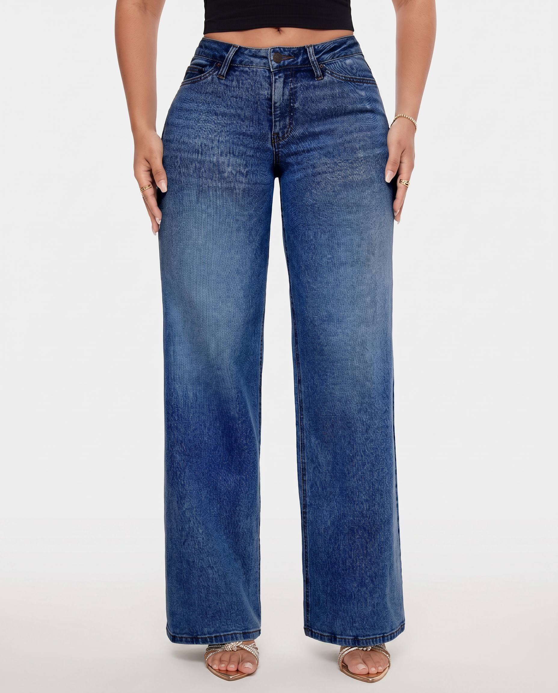 Comfortable wide jeans with mid waist and relaxed fit for women.