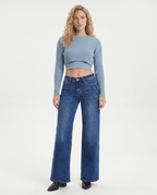 Comfortable wide jeans with mid waist and relaxed fit for women. 6