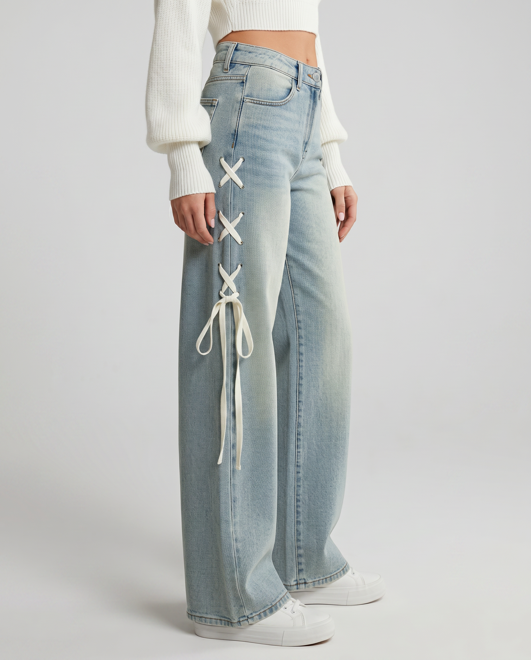 Stylish wide jeans with side laces in light blue denim. 3