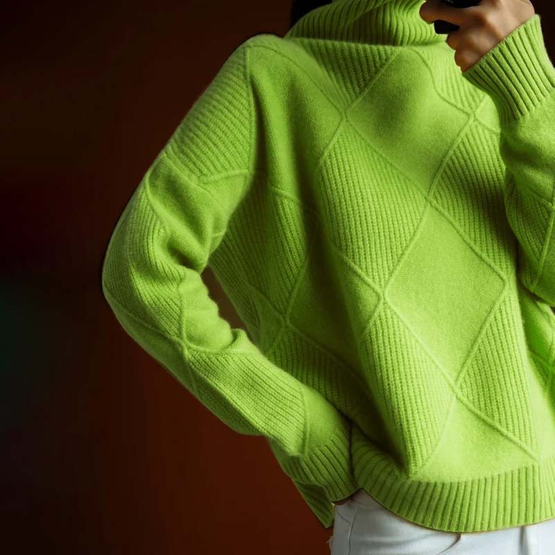 Women's Comfortable Turtleneck Sweater in soft knit fabric 3
